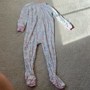 Magnetic me girls pajamas. 12-18 months onesie. Great condition.